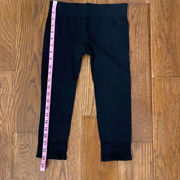 Guess leggings with floral lace design at bottom size xs/s - Picture 5 of 5